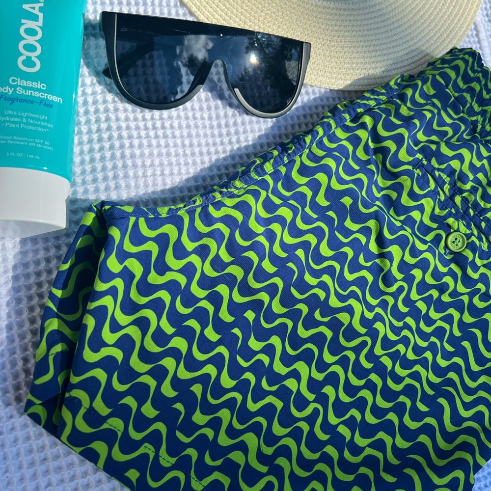 * 
IMPECCABLE CONDITION! * swim trunks!